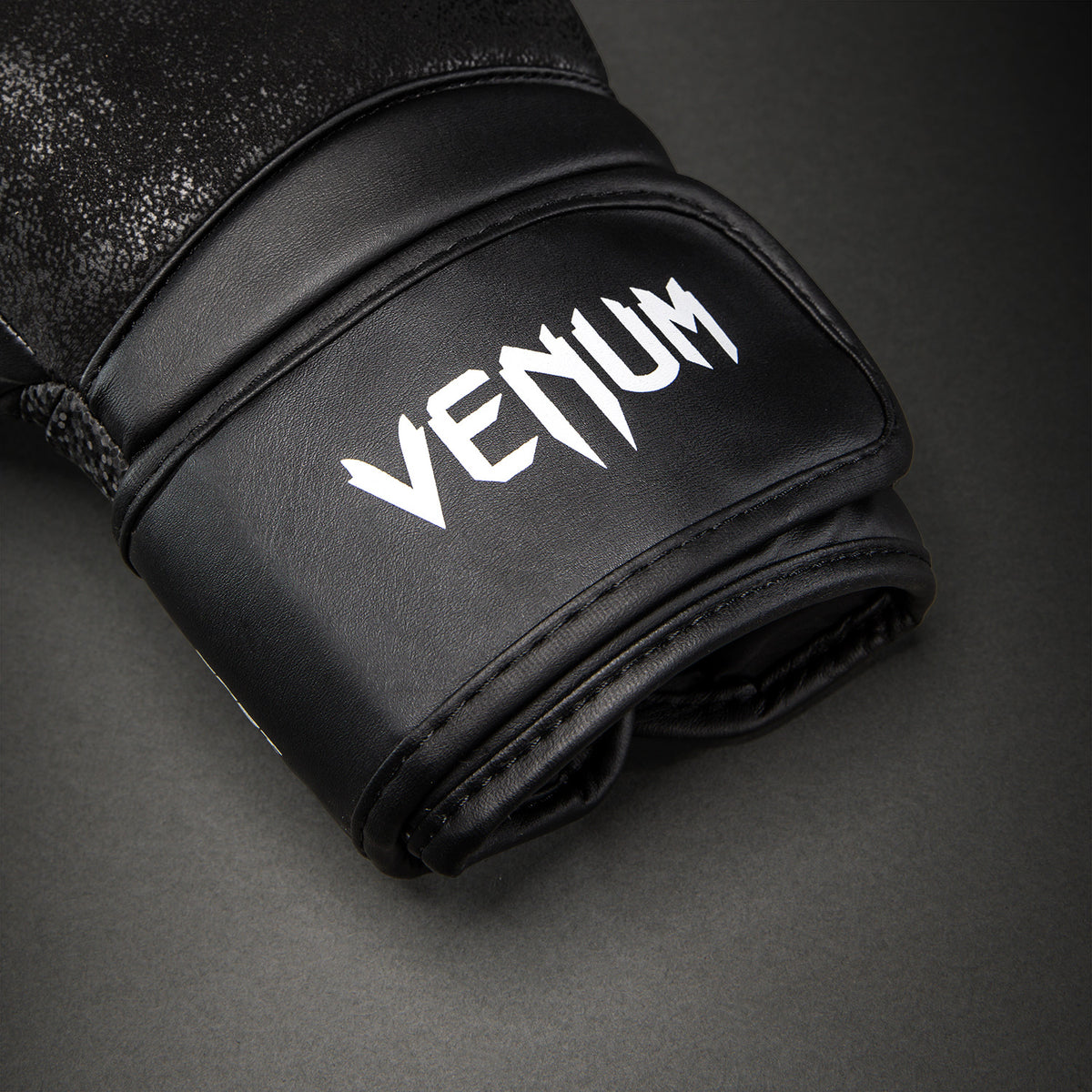 Боксерские перчатки Venum Stone 2.0 - Чёрный