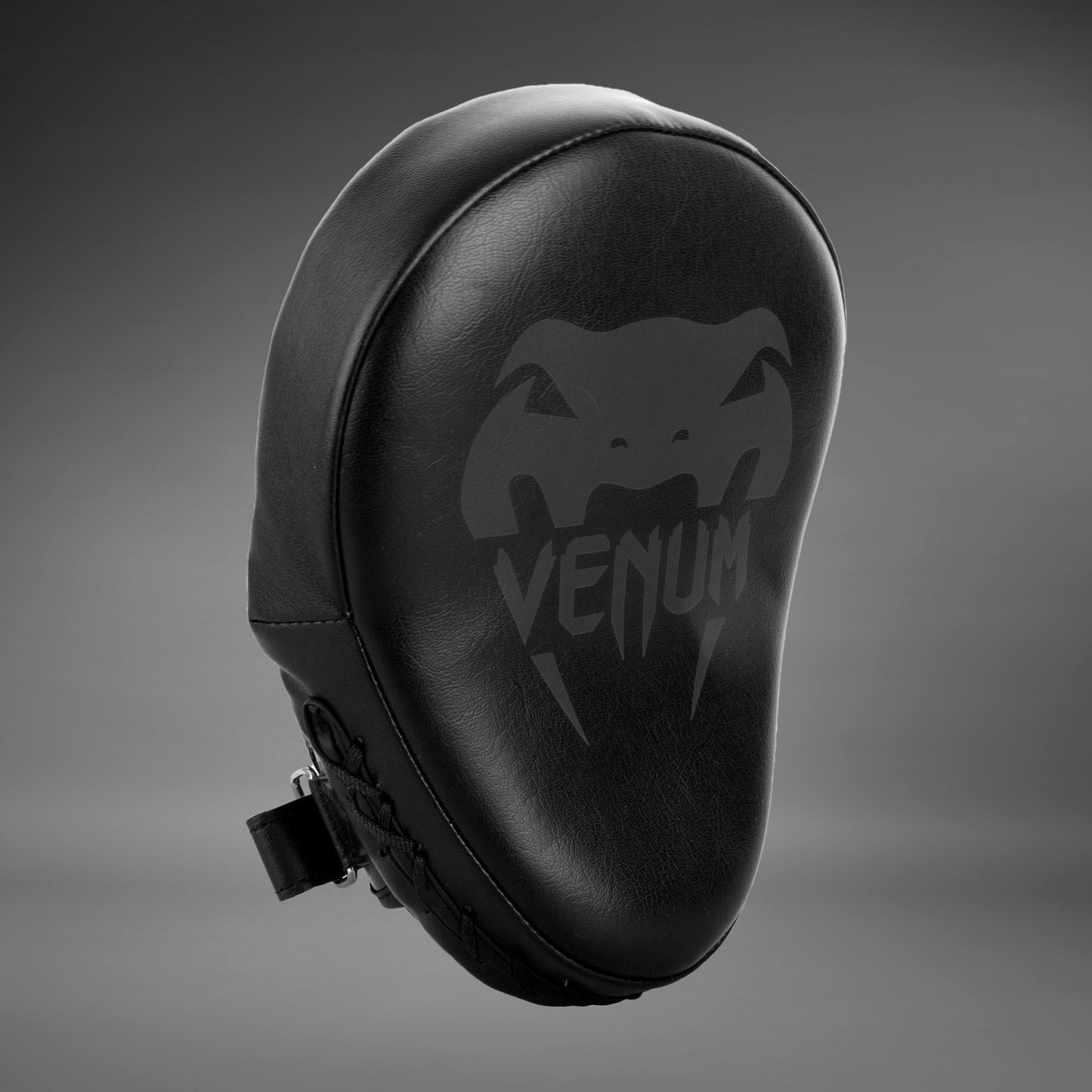 БОКСЕРСКИЕ ЛАПЫ VENUM LIGHT - ЧЕРНЫЙ/ЧЕРНЫЙ