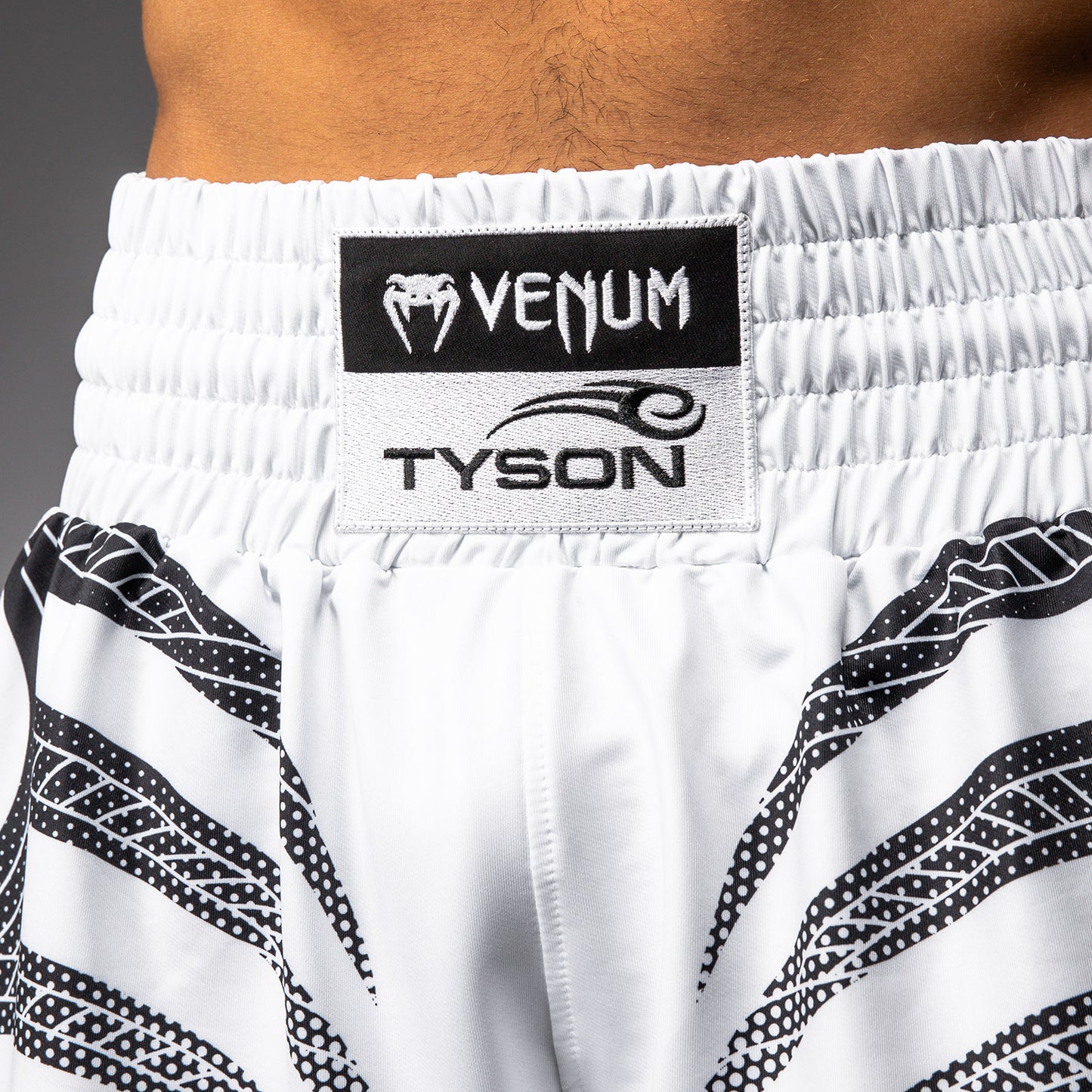 Боксерские шорты Venum x Mike Tyson Tiger - Оптический белый/Глубокий чёрный