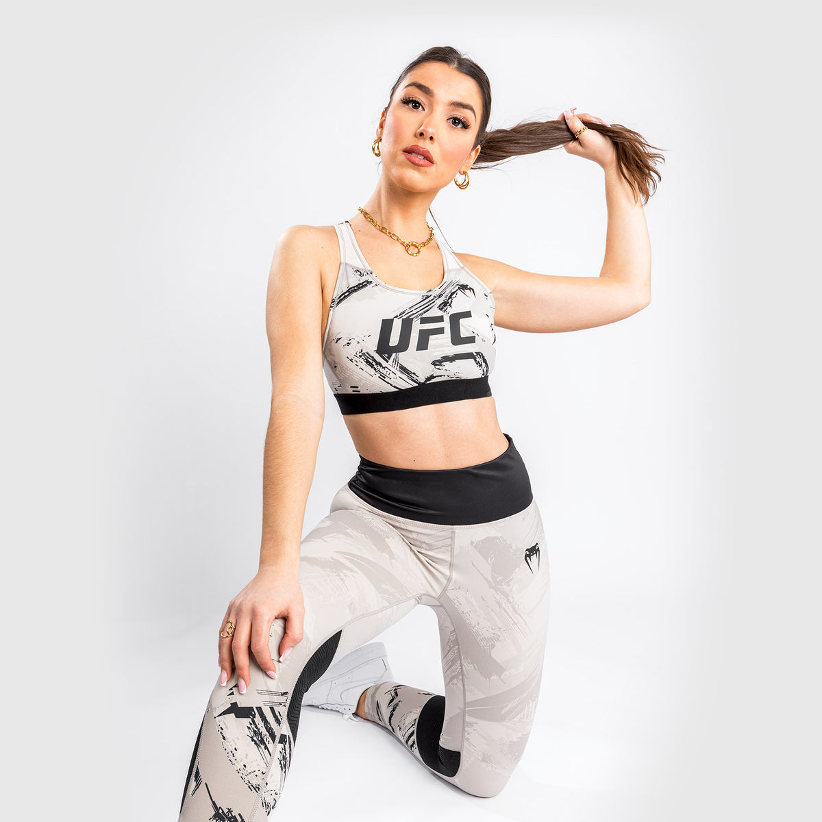 Спортивный бюстгальтер Venum UFC Authentic Fight Week 2.0 - Песочный/Чёрный