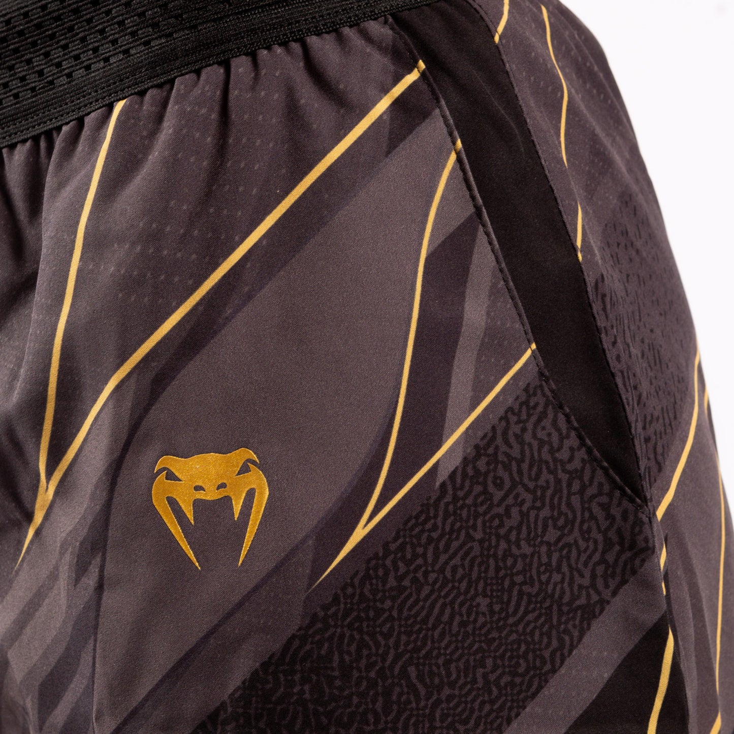 ЖЕНСКИЕ ШОРТЫ UFC VENUM REPLICA - Чемпион