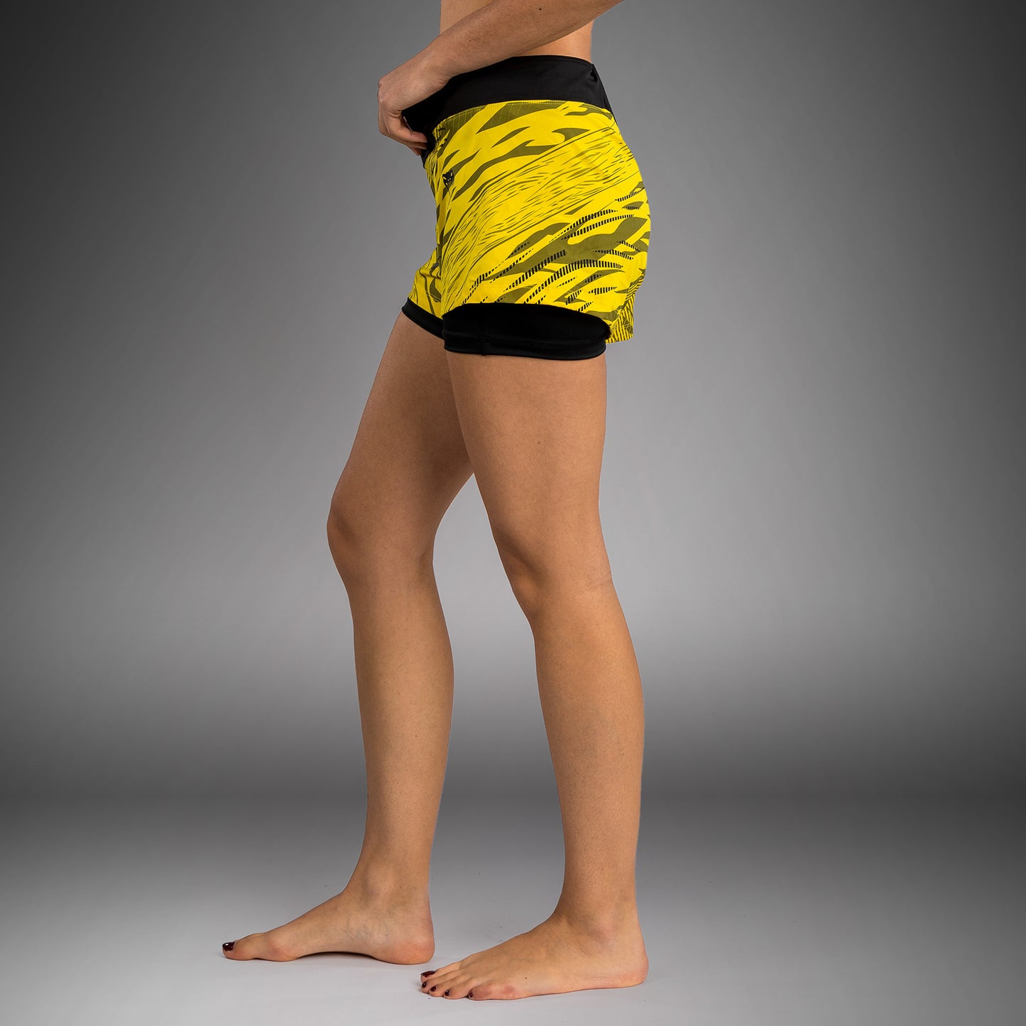Шорты для борьбы UFC Fusion by Venum Authentic Fight Night для женщин - Yellow