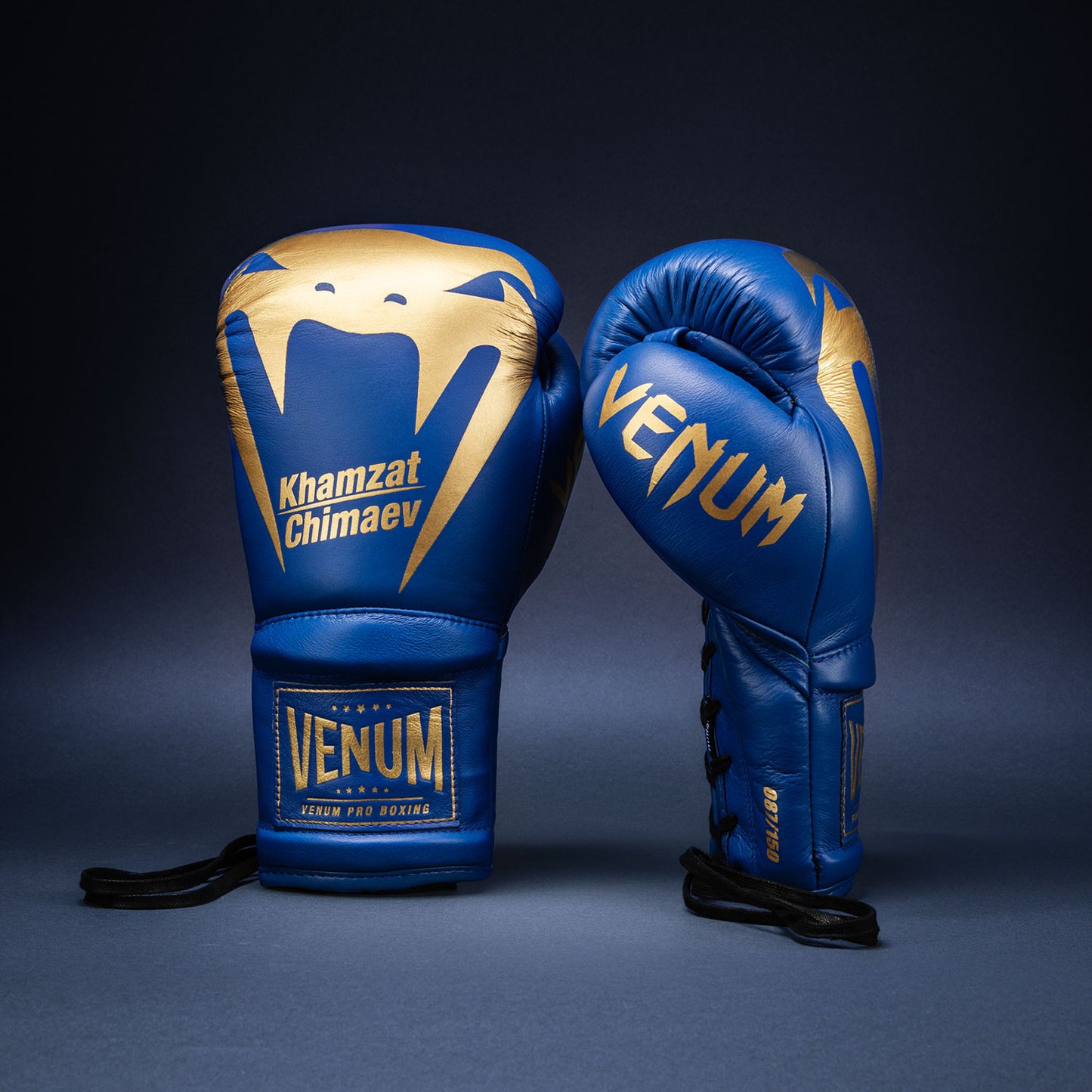 Боксерские перчатки Venum Giant 2.0 Khamzat Chimaev Pro — сине-золотые