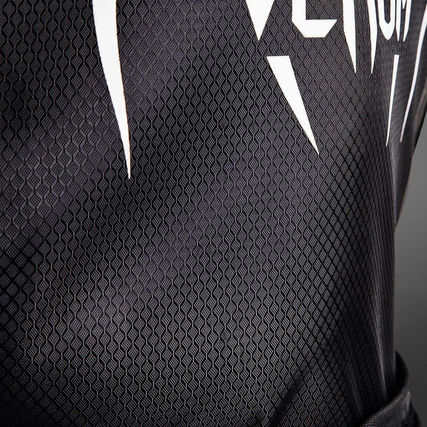 ЖИЛЕТ-УТЯЖЕЛИТЕЛЬ VENUM ELITE- 22ФТ - ЧЕРНЫЙ/БЕЛЫЙ