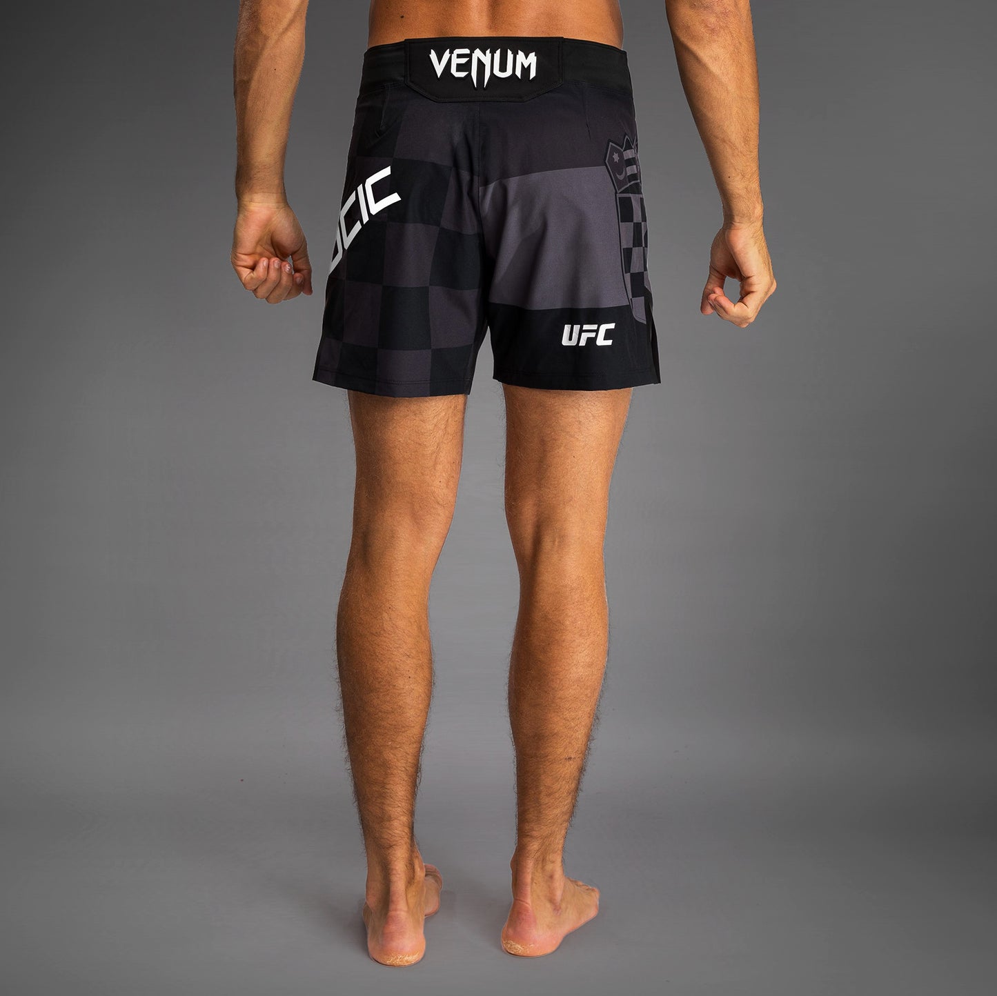UFC Unrivaled by Venum Унисекс шорты для боя короткой посадки - Черный