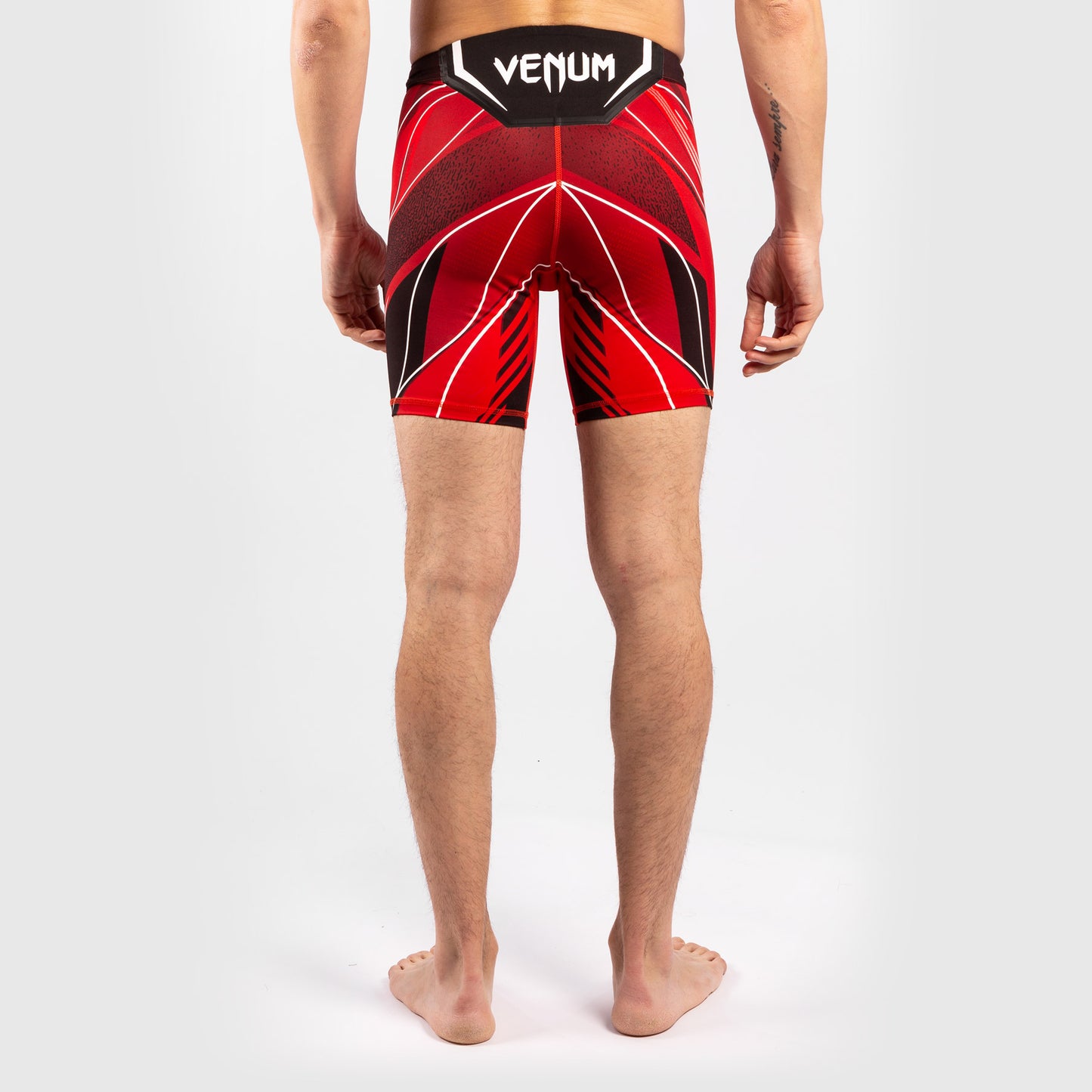 МУЖСКИЕ КОМПРЕССИОННЫЕ ШОРТЫ UFC VENUM FIGHT NIGHT TUDO - УКОРОЧЕННЫЙ КРОЙ - Красный