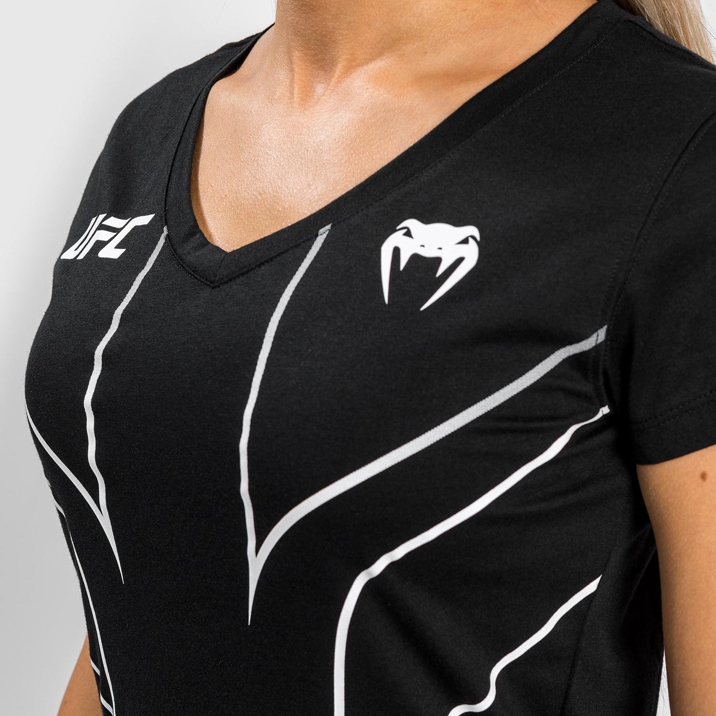 ЖЕНСКАЯ ФУТБОЛКА UFC VENUM FIGHT NIGHT 2.0 REPLICA - ЧЕРНАЯ