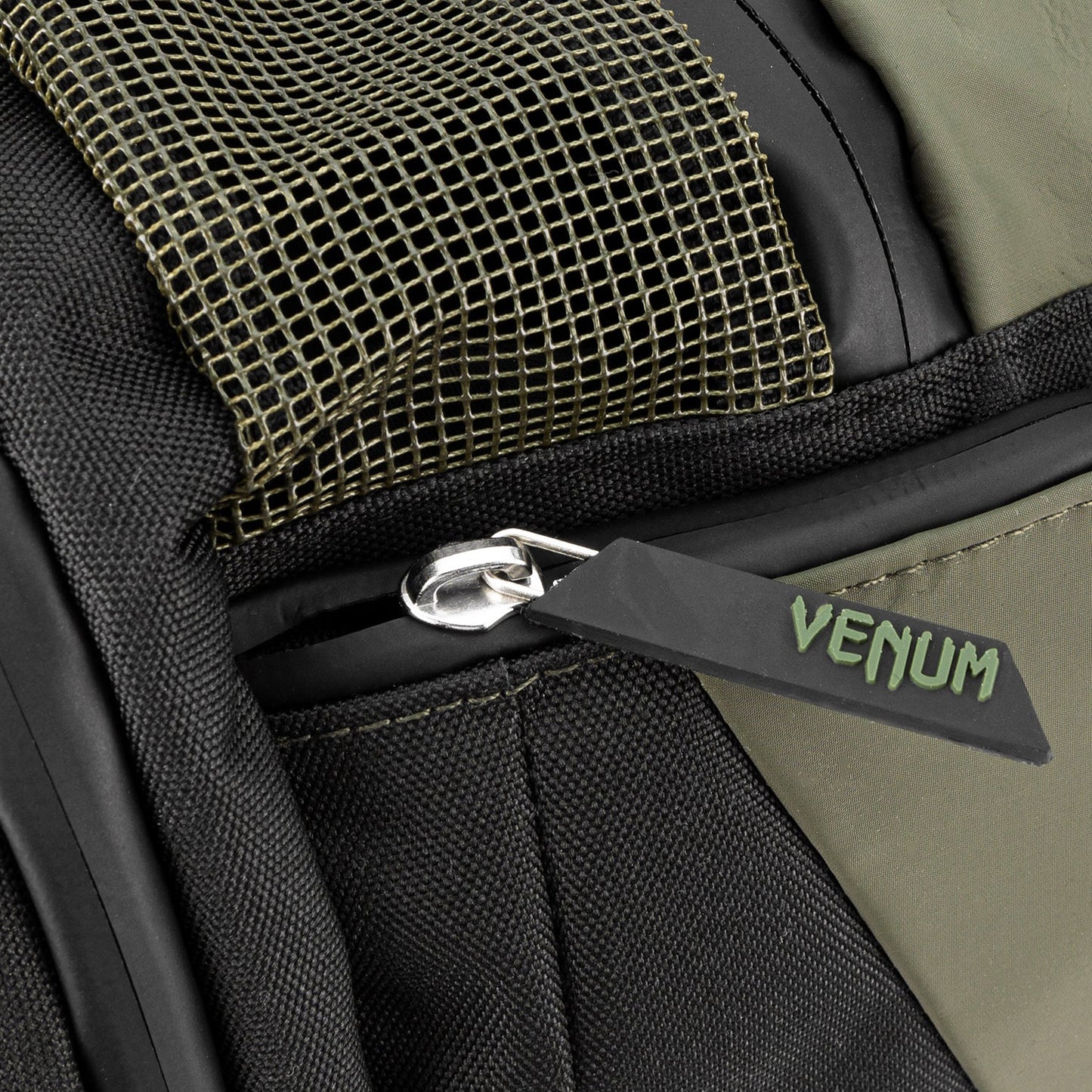 Спортивная сумка Venum Trainer Lite Evo (48 л) – Хаки/Чёрный