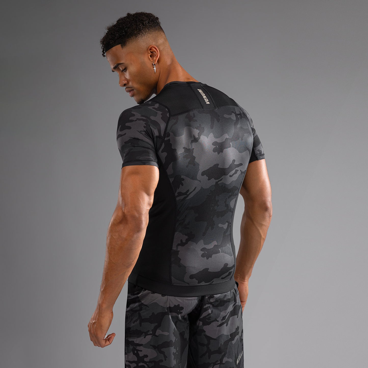 Короткий рукав Rashguard для мужчин Venum G-Fit Air - Урбанистический камуфляж