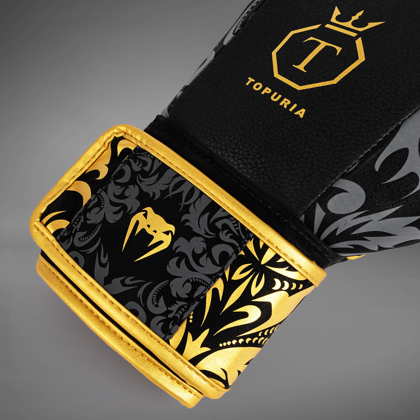 Venum x Topuria Unmatched Edition Перчатки для бокса - Черный/Золотой