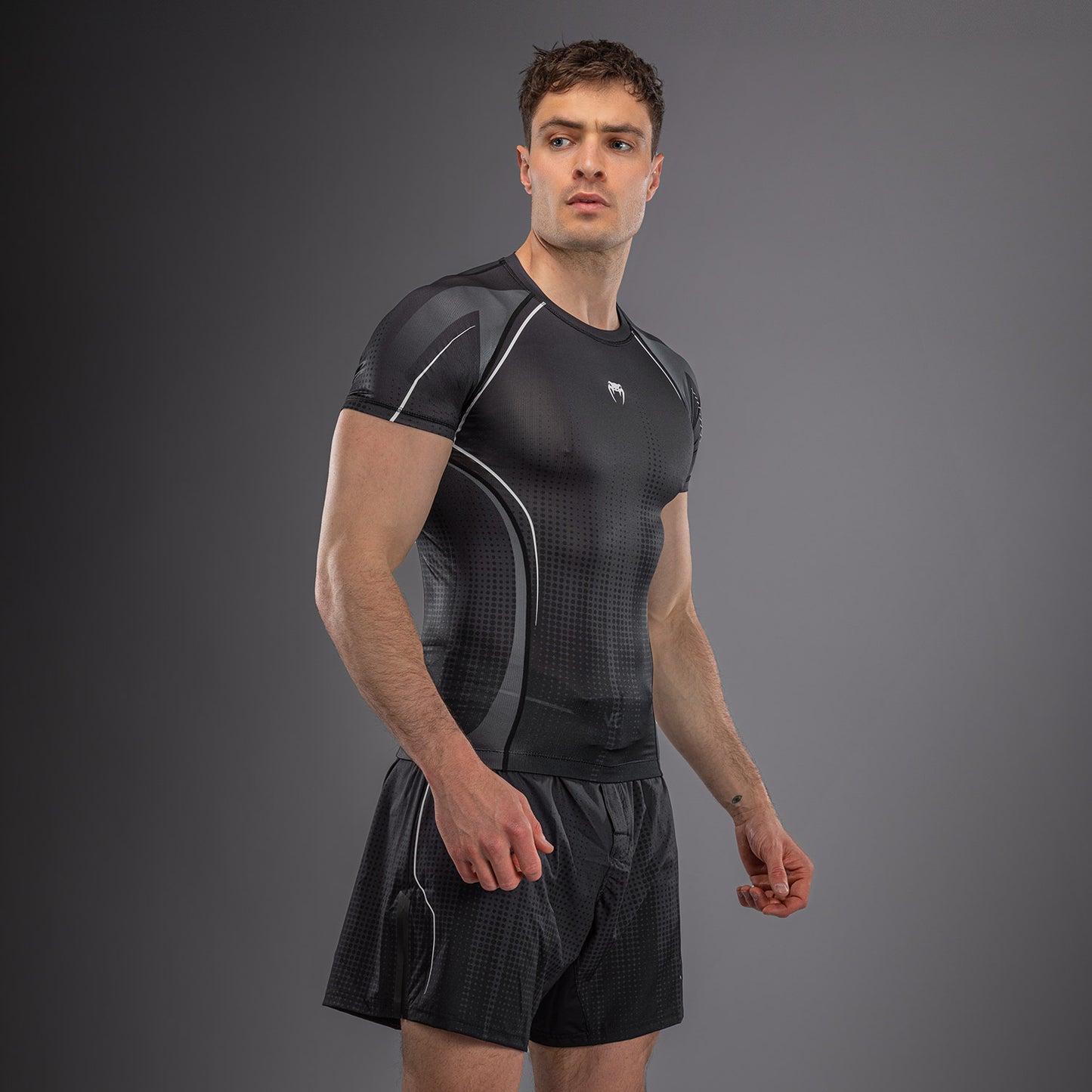Рашгард с коротким рукавом Venum Stealth – Чёрный/Белый