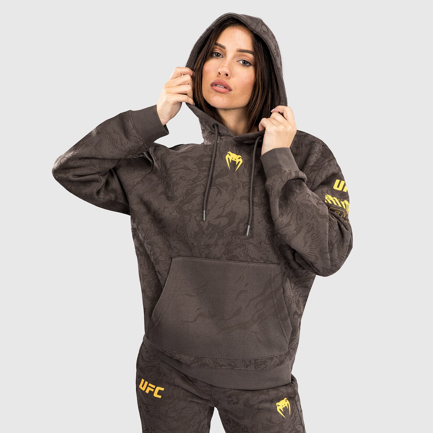 Толстовка UFC Fusion by Venum Fight Week с капюшоном для женщин - Earthen Brown