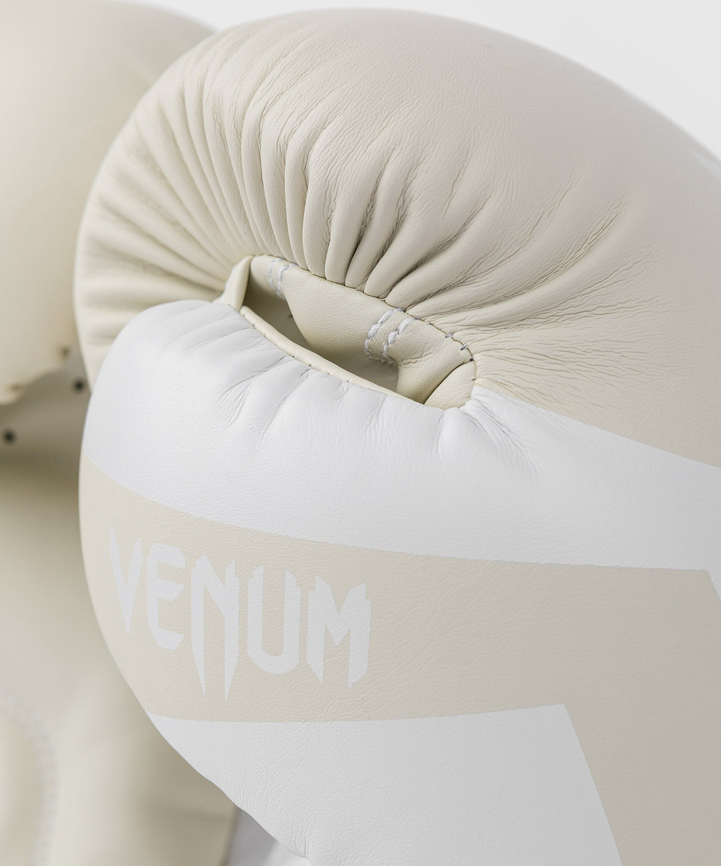 Боксерские перчатки Venum Elite - белые/белые