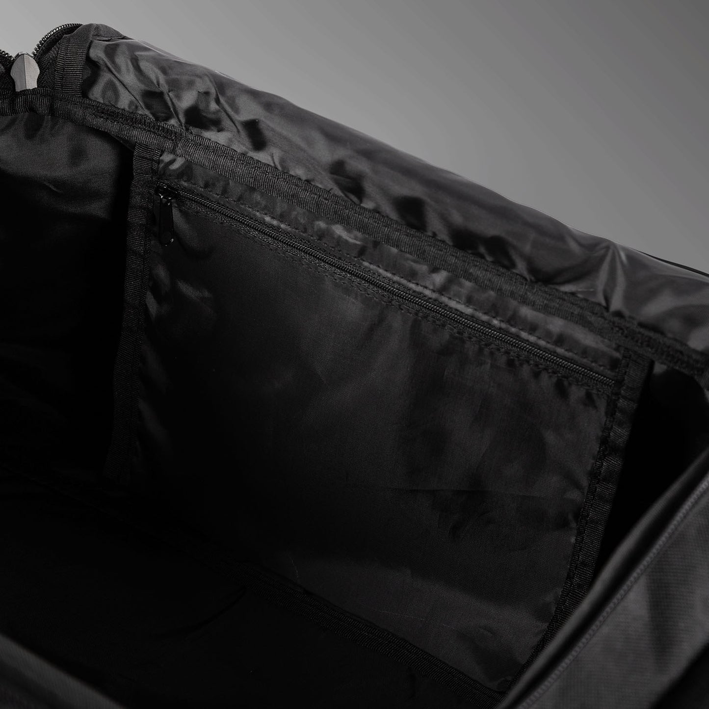 Спортивная сумка Venum Essential (61 л) – Чёрный