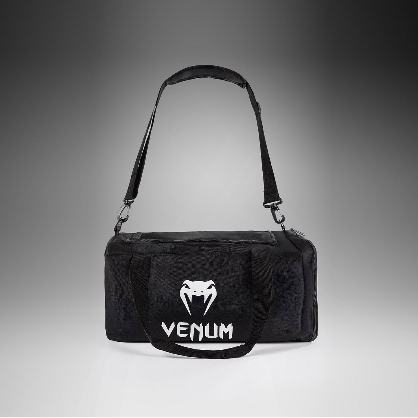 Спортивная сумка Venum Essential (26L) - черная