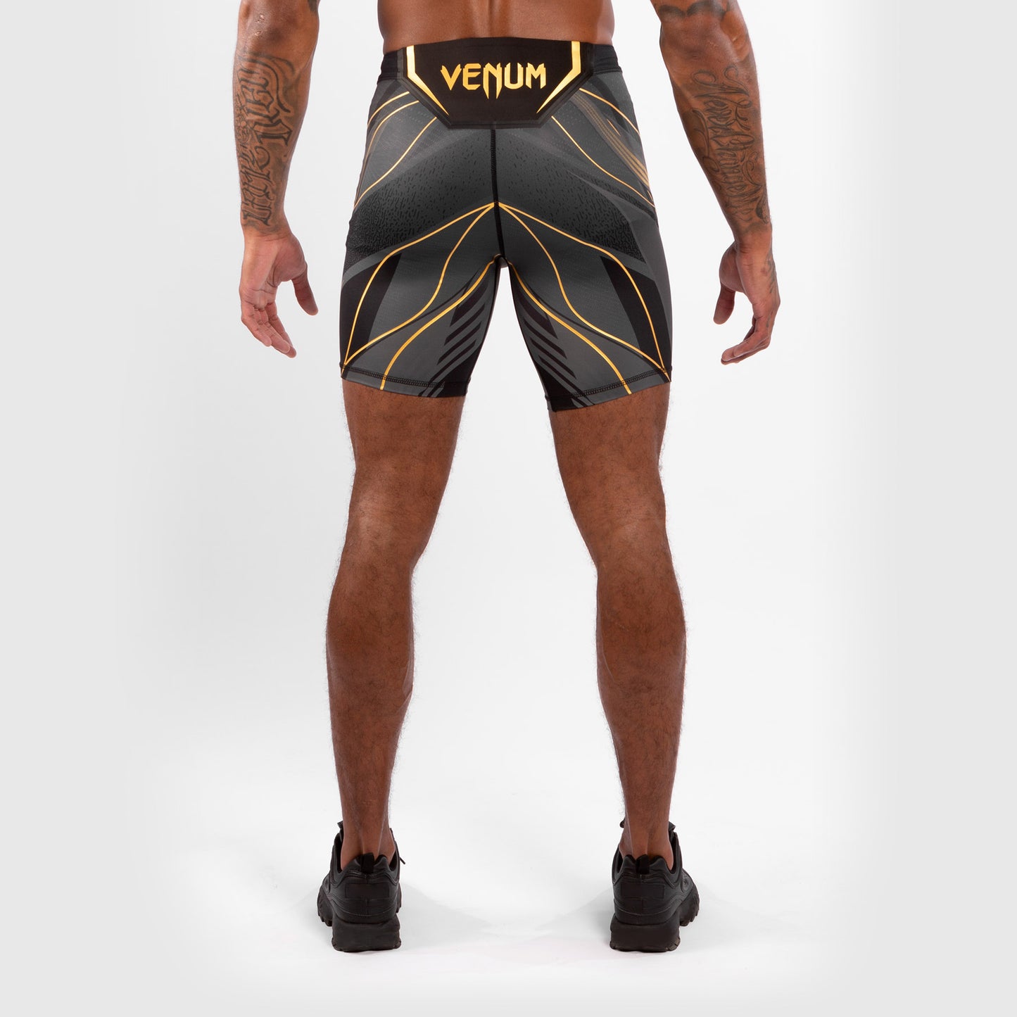 МУЖСКИЕ КОМПРЕССИОННЫЕ ШОРТЫ UFC VENUM FIGHT NIGHT VALE TUDO - УДЛИНЕННЫЙ КРОЙ - Чёрный