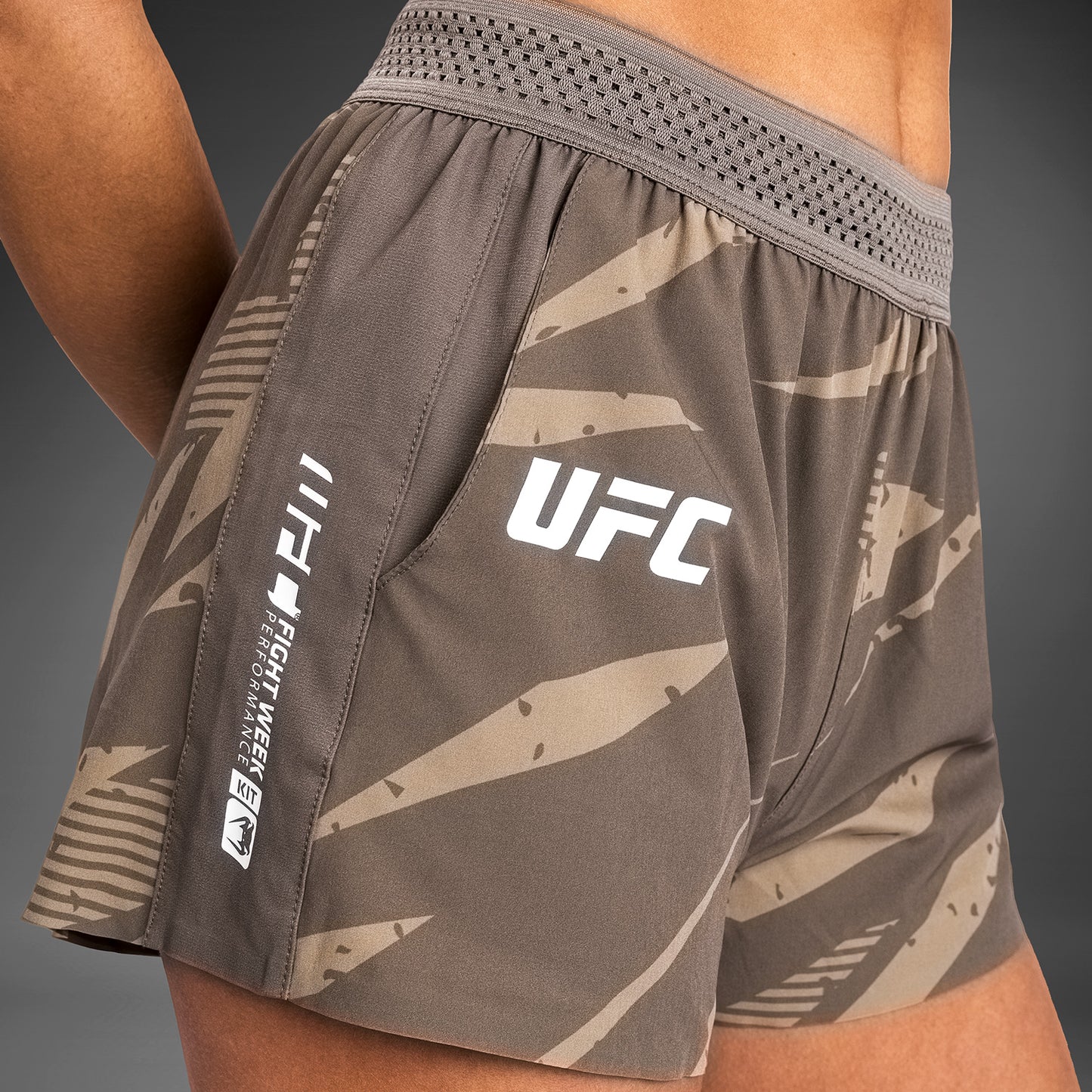 Женские Спортивные Шорты UFC Adrenaline By Venum Fight Week - Desert Camo