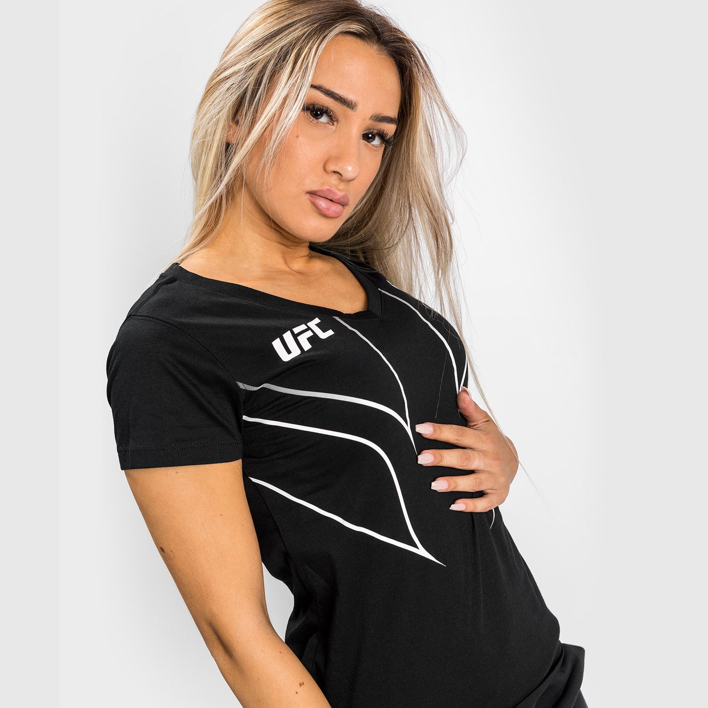 ЖЕНСКАЯ ФУТБОЛКА UFC VENUM FIGHT NIGHT 2.0 REPLICA - ЧЕРНАЯ