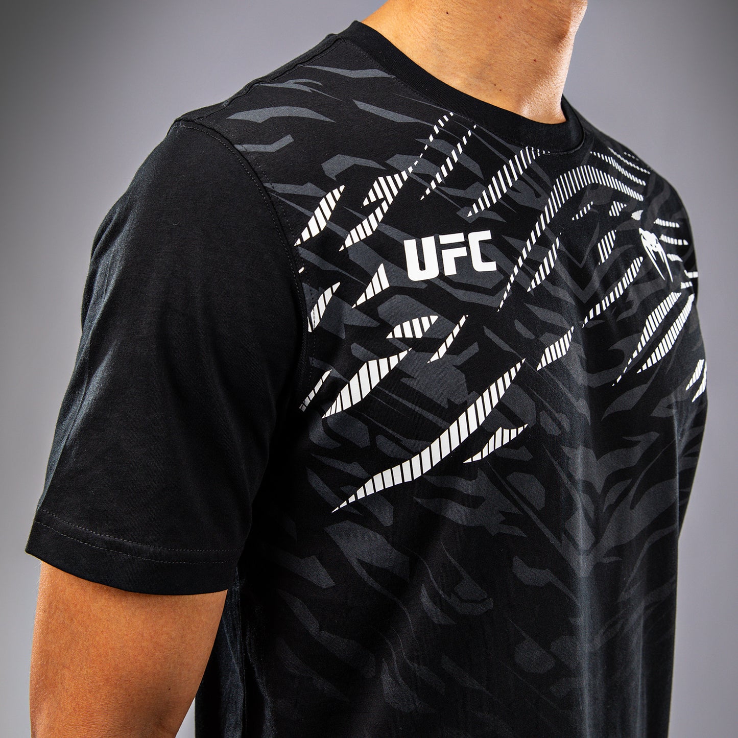 Футболка UFC Fusion by Venum Replica с коротким рукавом для мужчин - Black