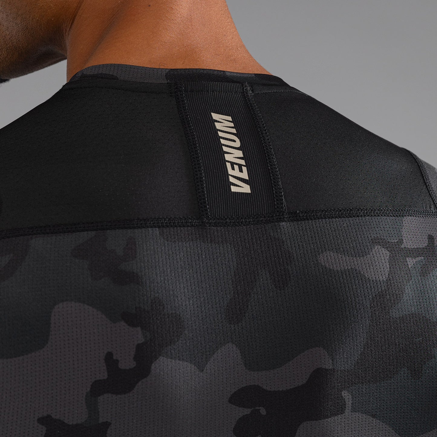 Короткий рукав Rashguard для мужчин Venum G-Fit Air - Урбанистический камуфляж