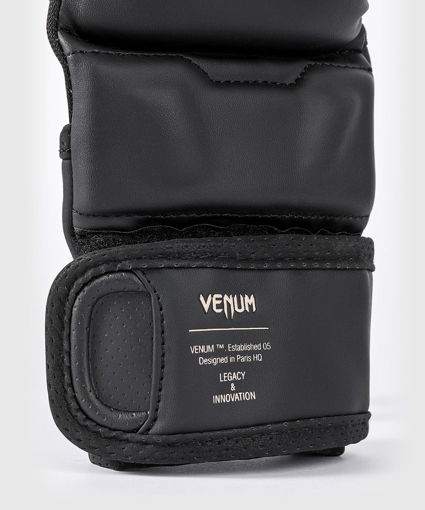 Спарринговые перчатки для ММА Venum Impact Evo - черный