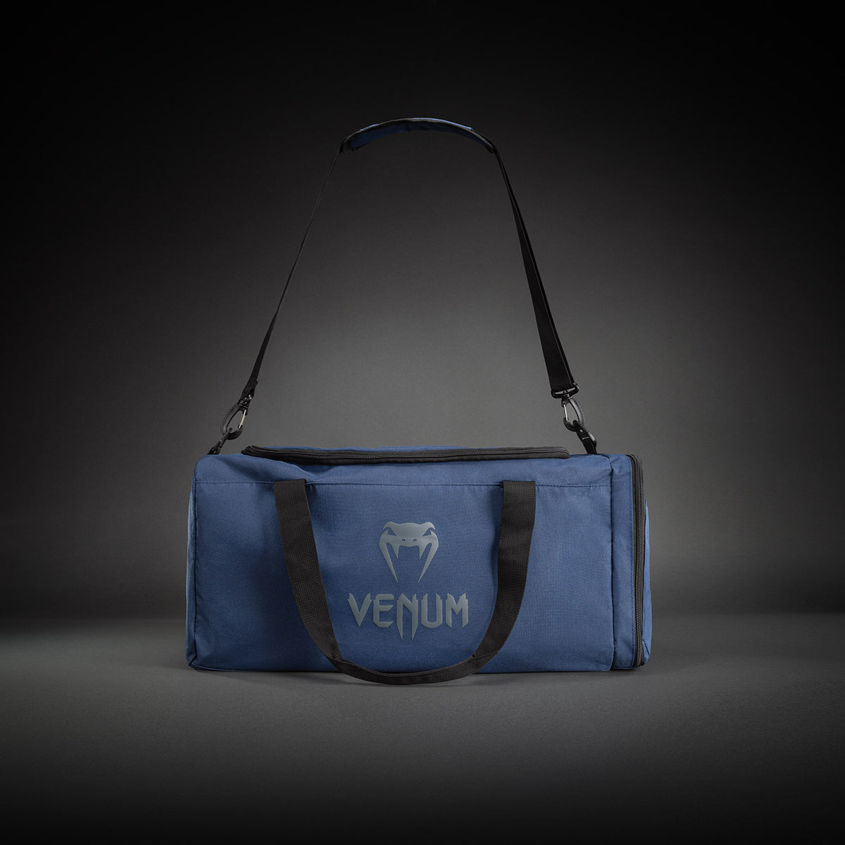 Спортивная сумка Venum Essential (37 л) - Тёмно-синяя
