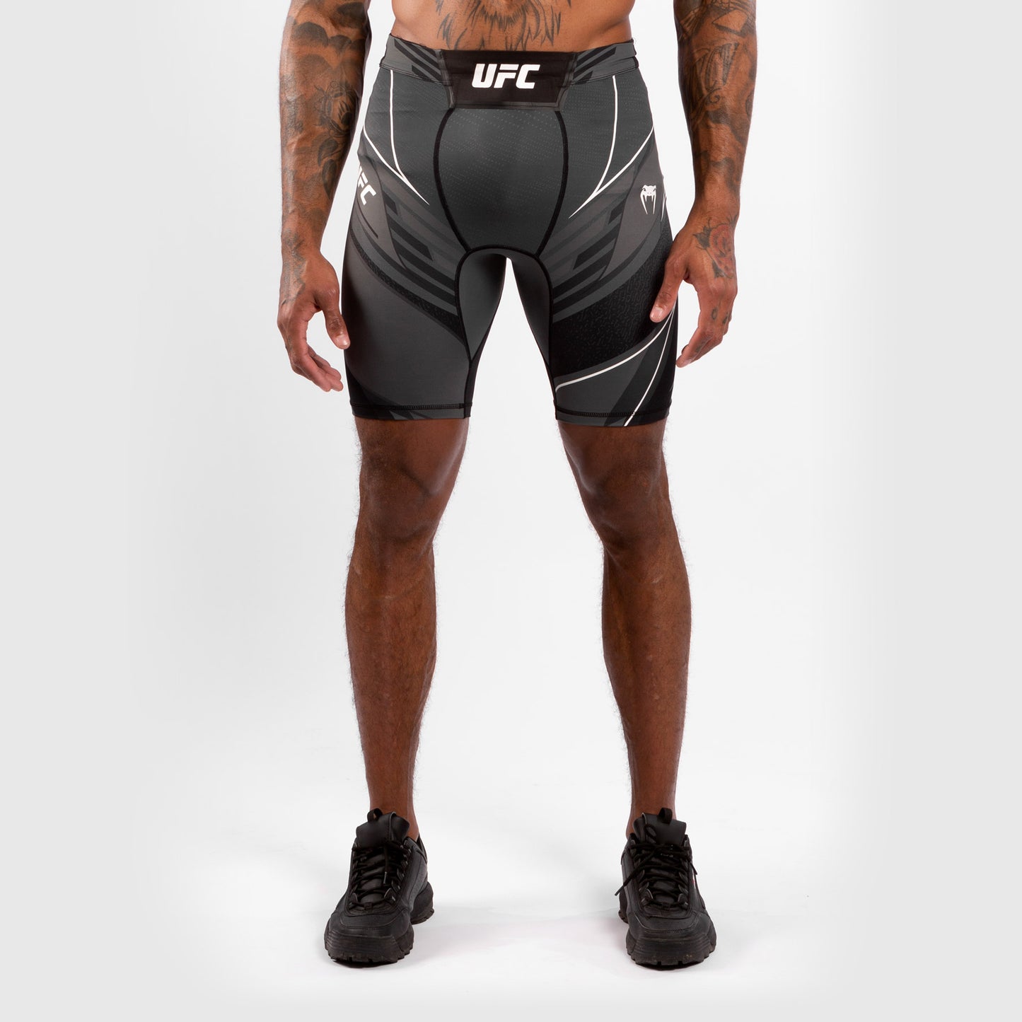 МУЖСКИЕ КОМПРЕССИОННЫЕ ШОРТЫ UFC VENUM FIGHT NIGHT VALE TUDO - УДЛИНЕННЫЙ КРОЙ - Чёрный