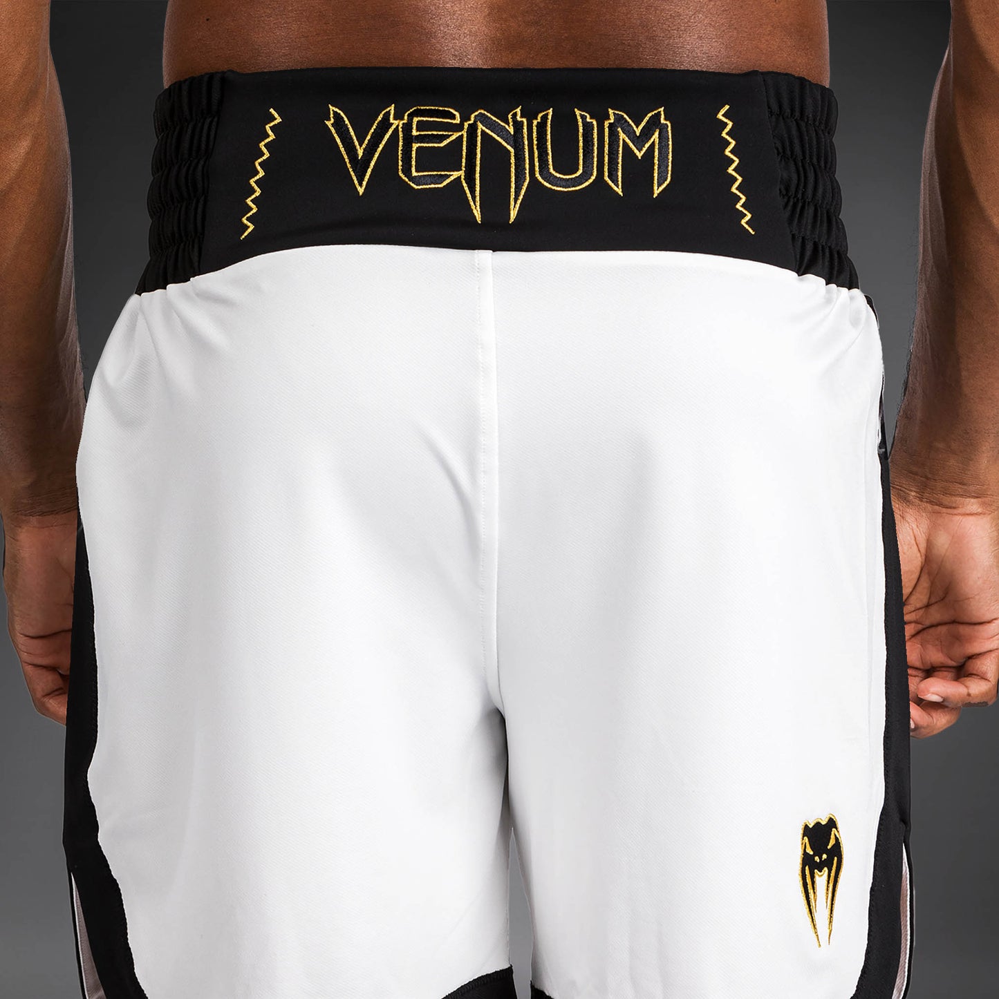 Venum Classic Боксерские шорты - белый/черный