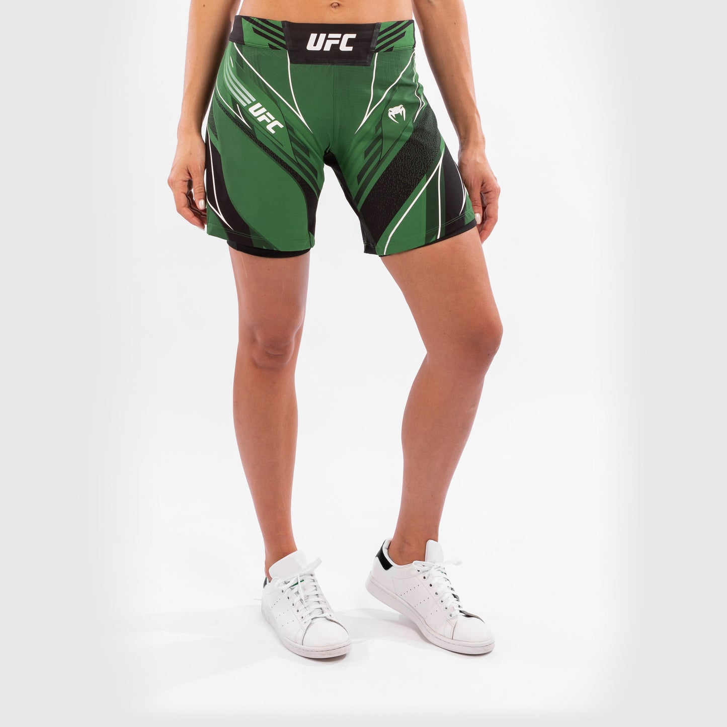 ЖЕНСКИЕ ШОРТЫ UFC VENUM FIGHT NIGHT – УДЛИНЕННЫЙ КРОЙ - Зеленый