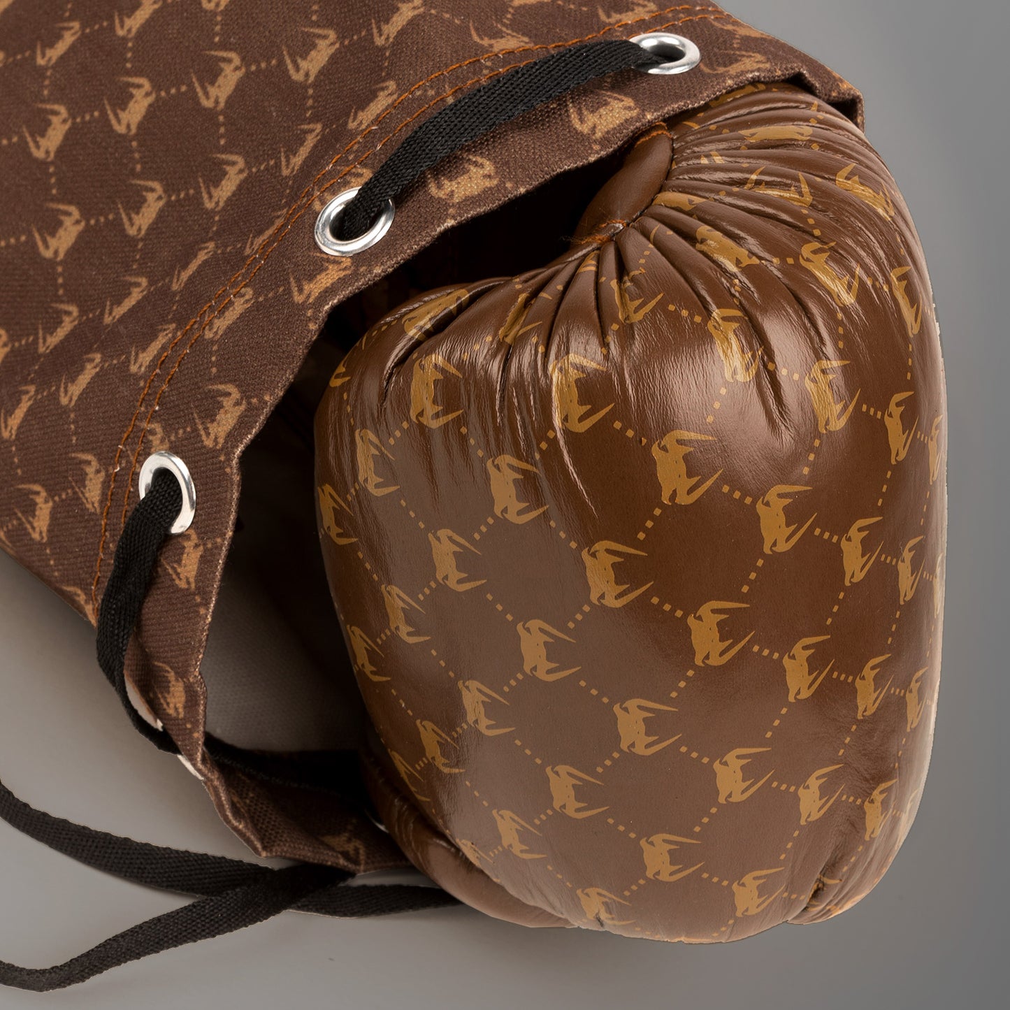 Боксерские перчатки Venum Coco Monogram Pro - коричневый гризли