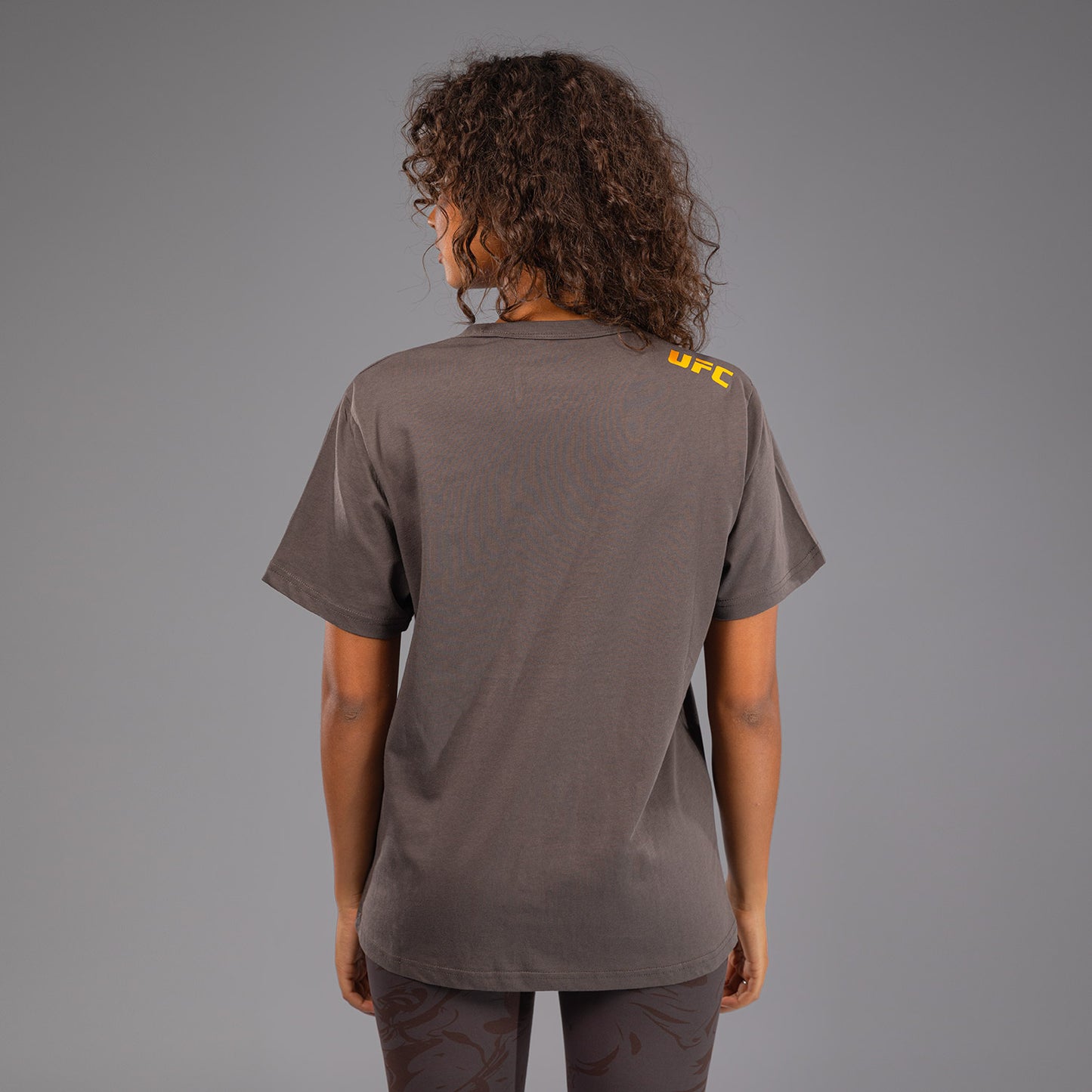 Футболка UFC Fusion by Venum Fight Week из хлопка с коротким рукавом для женщин - Solid Earthen Brown