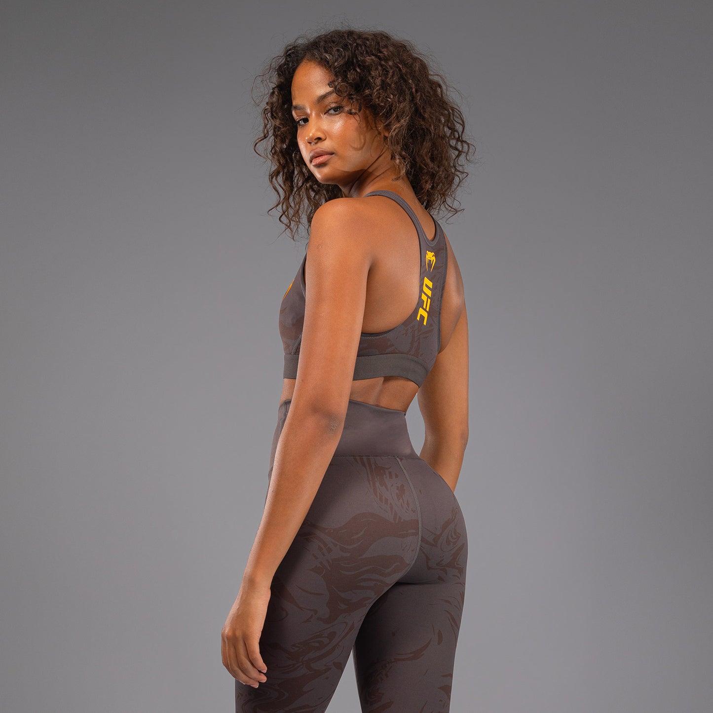 Спортивный топ UFC Fusion by Venum Fight Week для женщин - Earthen Brown