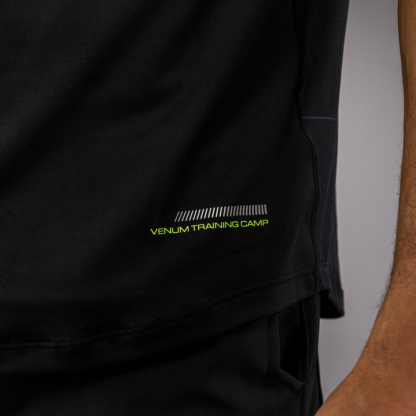 Venum Training Camp 4.0 Мужская футболка Dry-Tech T-Shirt - черный/неоновый зеленый