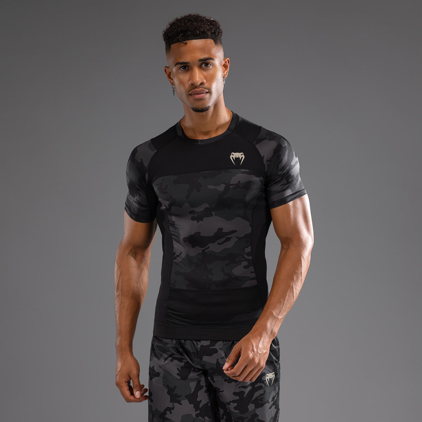 Короткий рукав Rashguard для мужчин Venum G-Fit Air - Урбанистический камуфляж