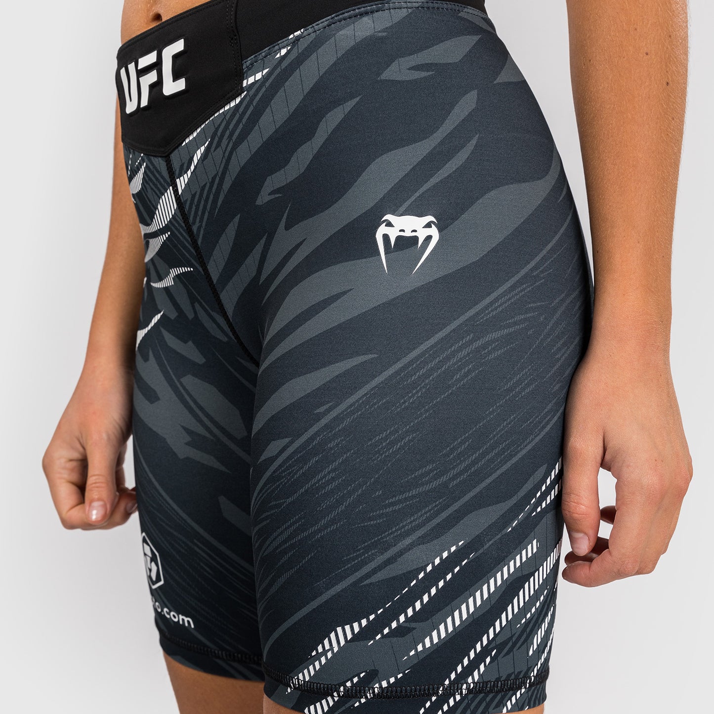 Шорты Vale Tudo UFC Fusion by Venum Authentic Fight Night для женщин - Длинный крой - Black