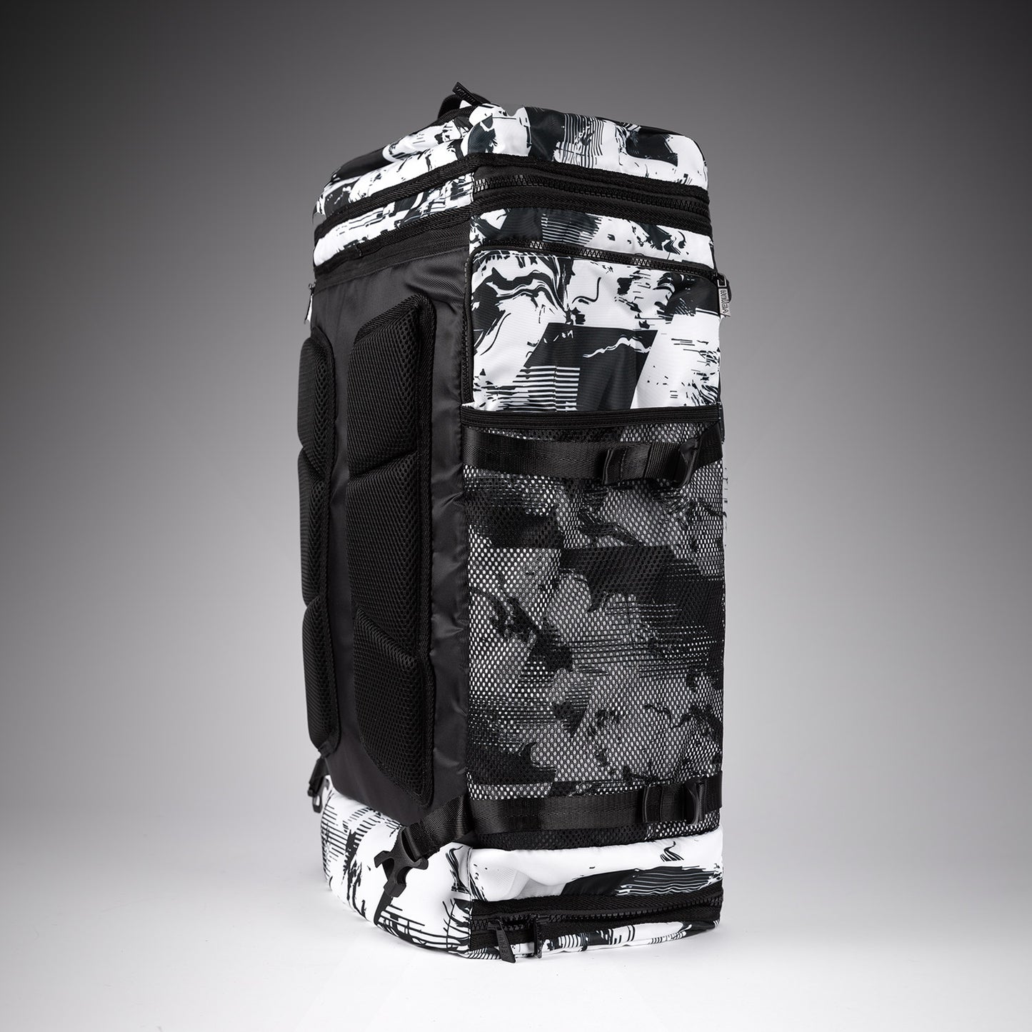 Спортивная сумка UFC Zenith by Venum Authentic Fight Week — белая