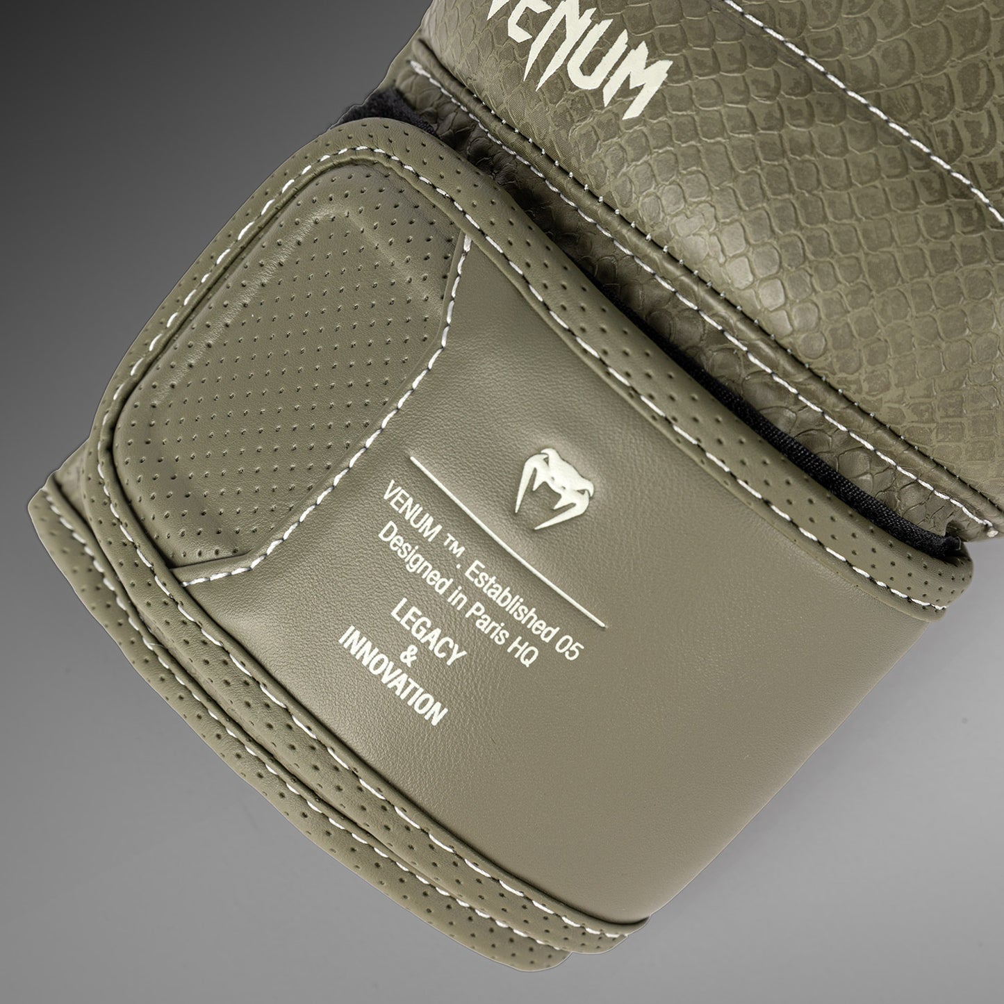 Боксерские перчатки Venum Impact Evo Scales – Армейский зелёный