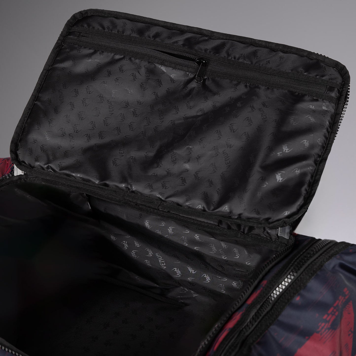 Спортивная сумка UFC Zenith by Venum Authentic Fight Week — бордовая