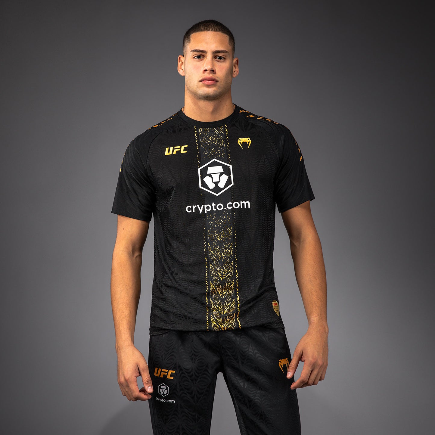 Официальная выходная футболка UFC Zenith by Venum Authentic Fight Night Мужская - Чемпион