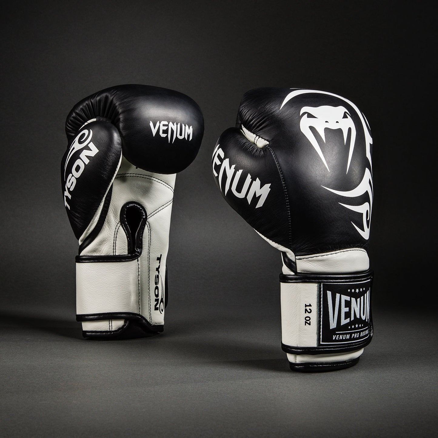 Боксерские перчатки Venum Giant 2.0 Mike Tyson Pro - Глубокий чёрный/Оптический белый