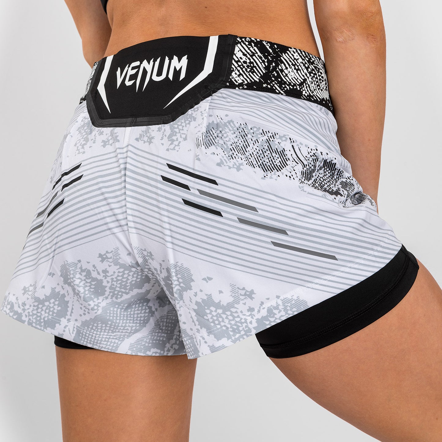 UFC Adrenaline by Venum Authentic Fight Night Женские боевые шорты - белые