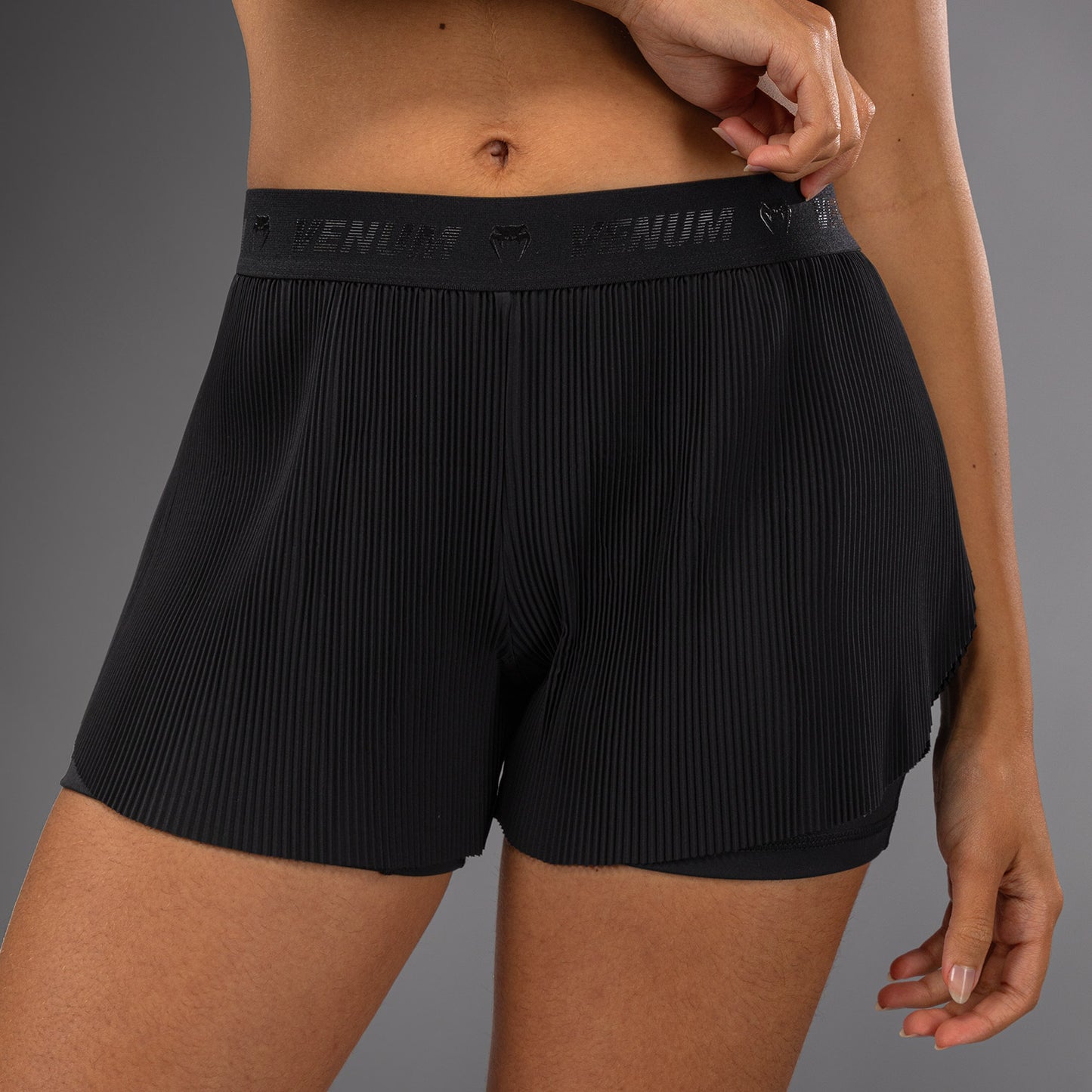 Тренировочные шорты женские Venum Flowfit - Чёрный
