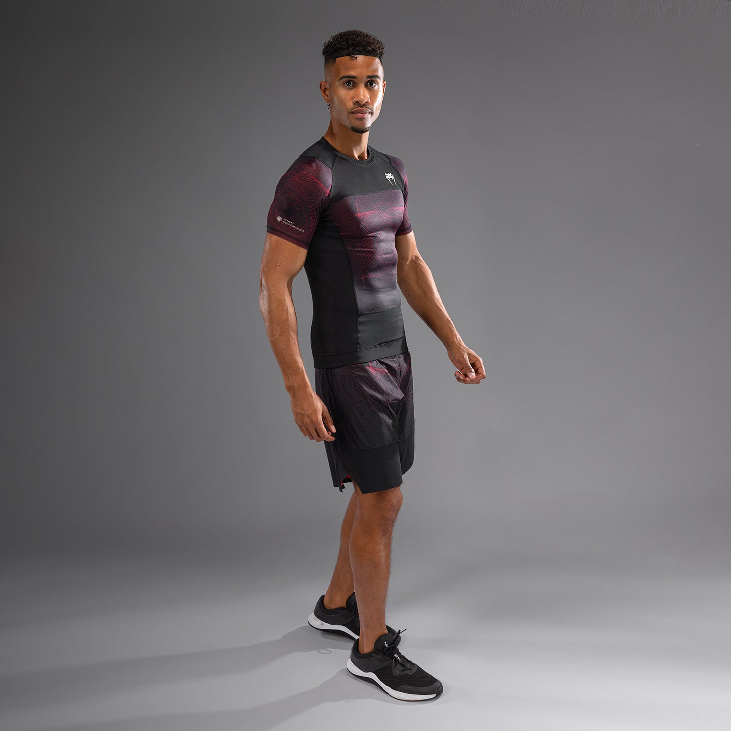 Короткий рукав Rashguard для мужчин Venum G-Fit Air - Глубокий черный / Огненно-красный