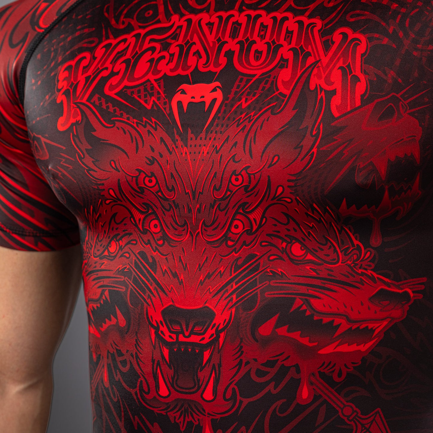 Рашгард с коротким рукавом Venum Wolf Atak – Чёрный/Красный