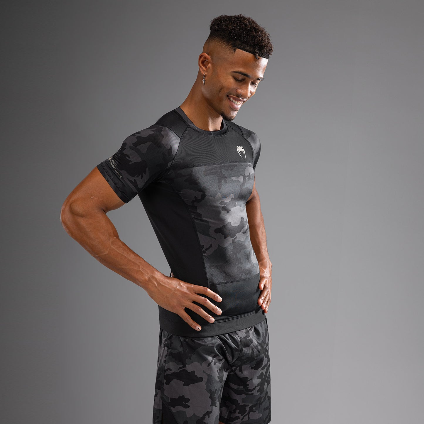 Короткий рукав Rashguard для мужчин Venum G-Fit Air - Урбанистический камуфляж