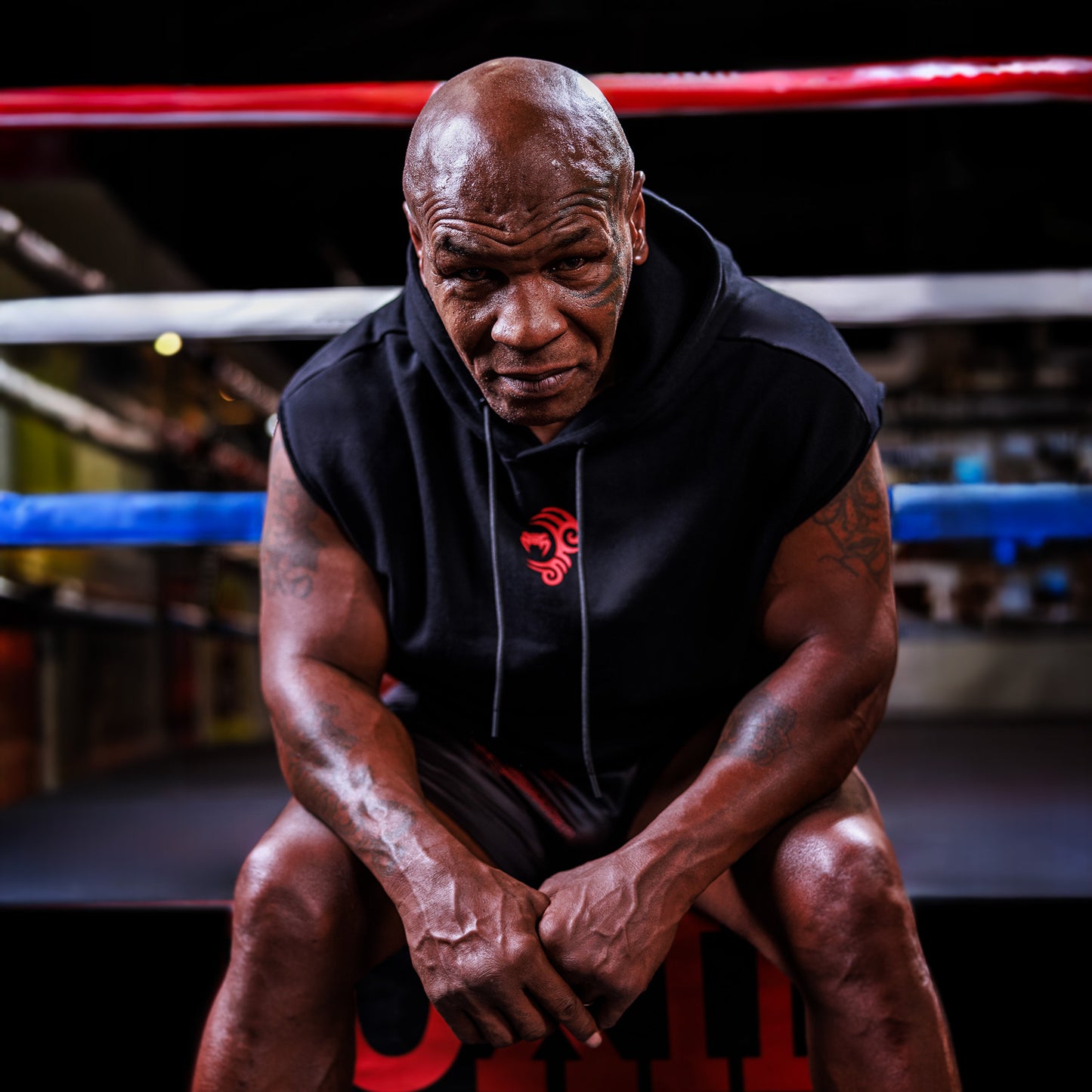 Безрукавка Venum x Mike Tyson Tiger - Глубокий чёрный/Насыщенный красный
