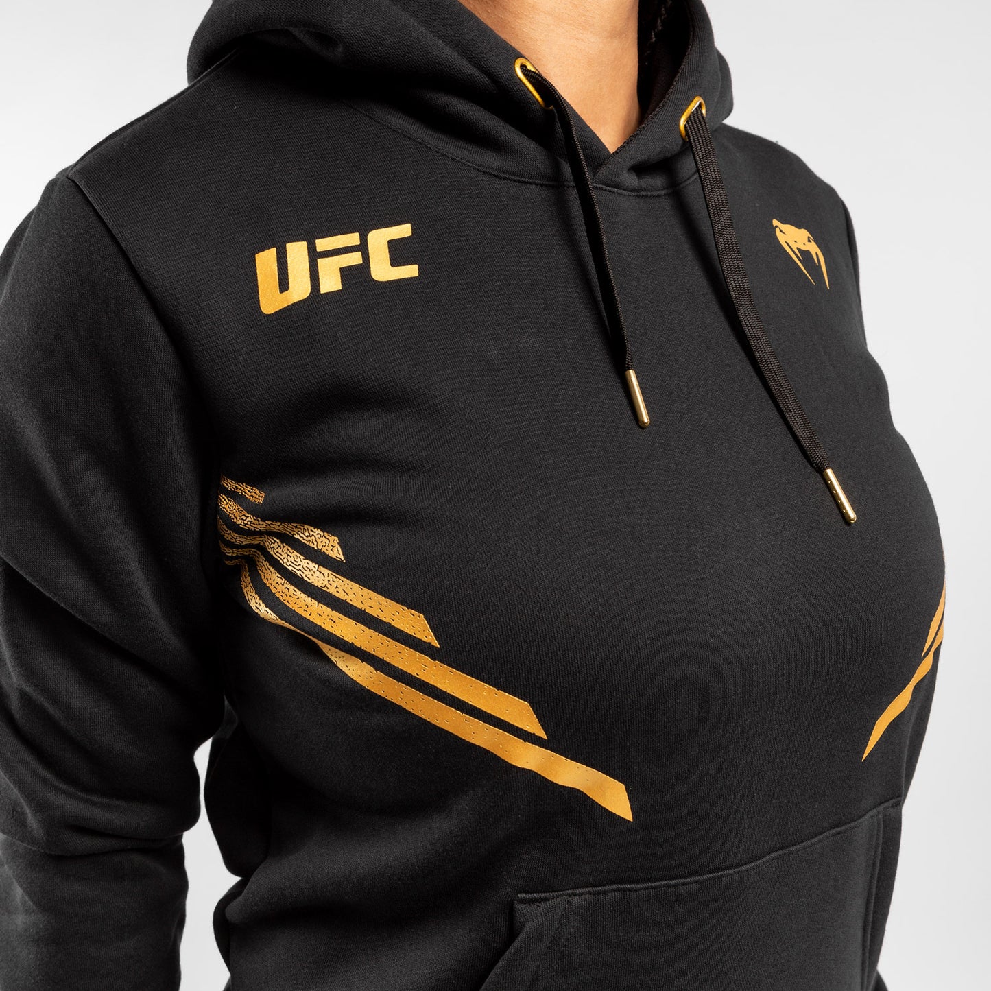 ЖЕНСКАЯ ТОЛСТОВКА UFC VENUM REPLICA - Чемпион