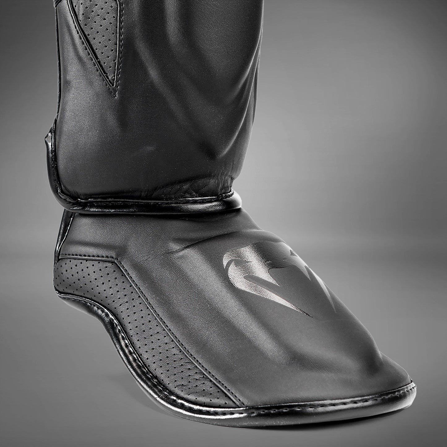 Щитки для голени Venum Elite Evo - Черный/черный