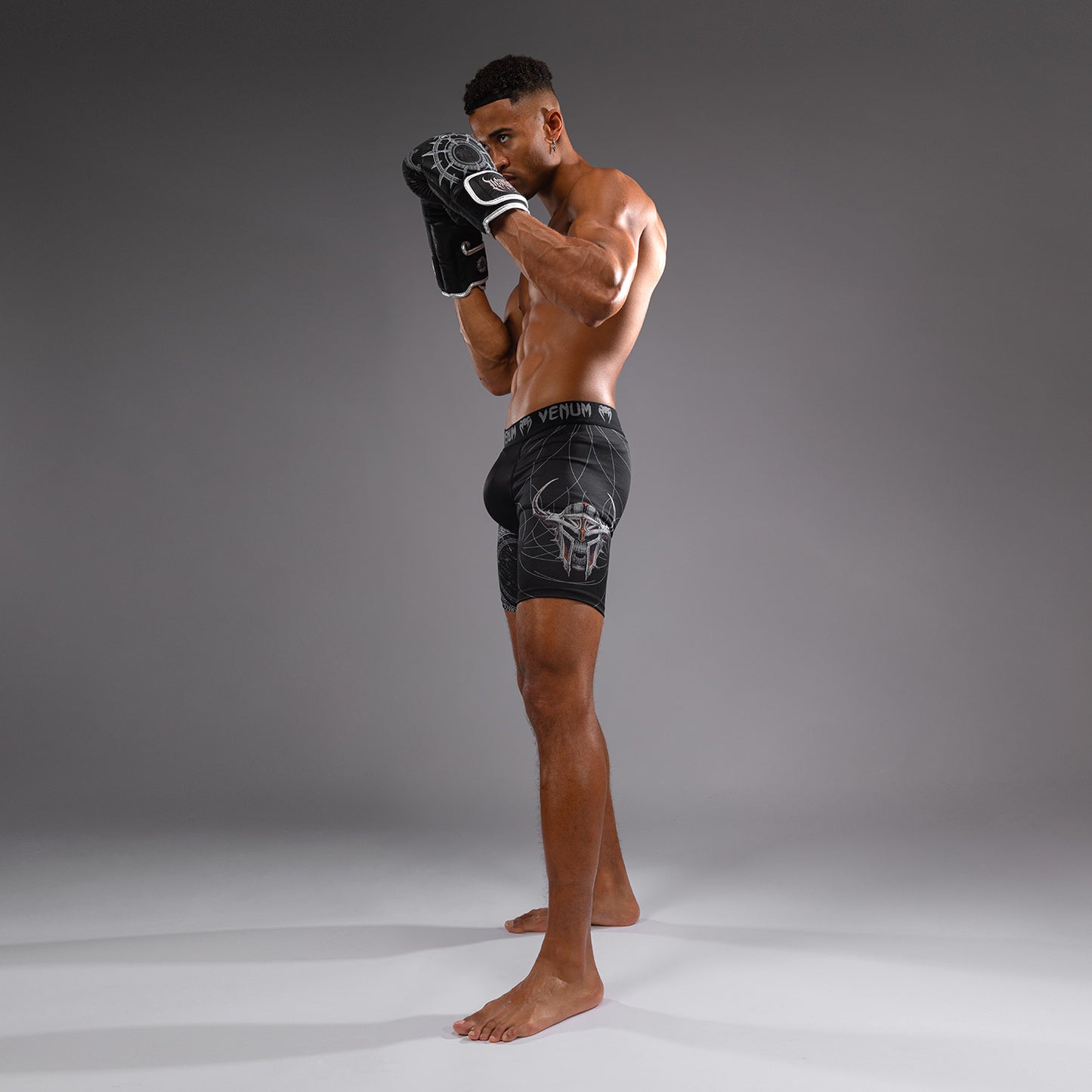 Мужские шорты Venum Vale Tudo Gladiator 5.0 - черный/серебристый