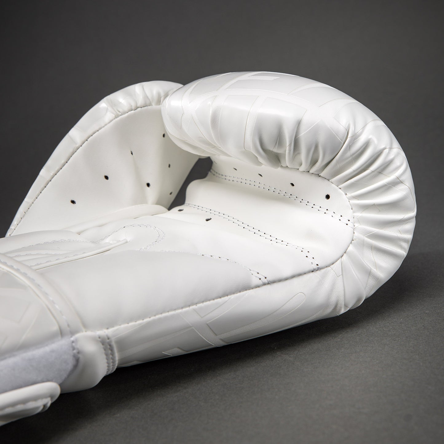 Боксерские перчатки Venum Contender 1.5 XT 3D - Белый/Золотой